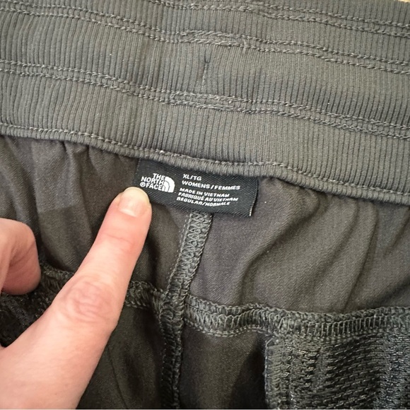The North Face Women’s Cropped Dark Gray Dri-Fit Pull-On Pants Size XL GUC - Picture 5 of 9